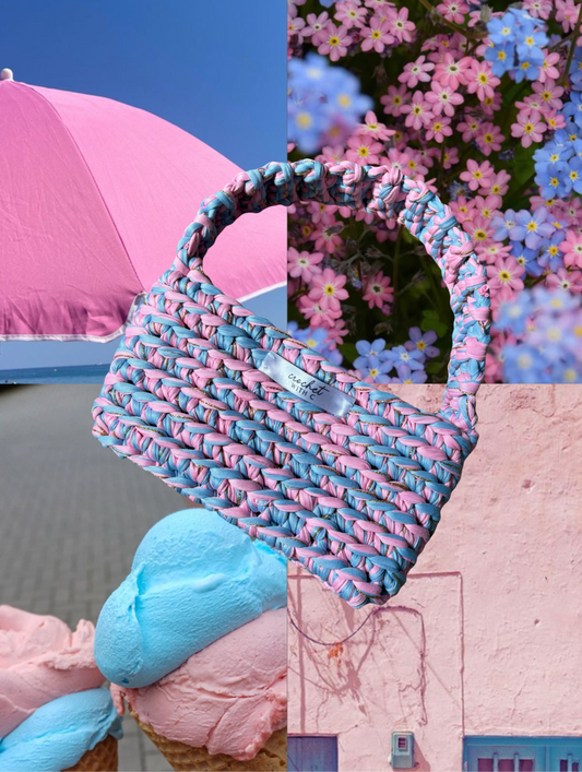 The SHOULDER Bag in Bubblegum